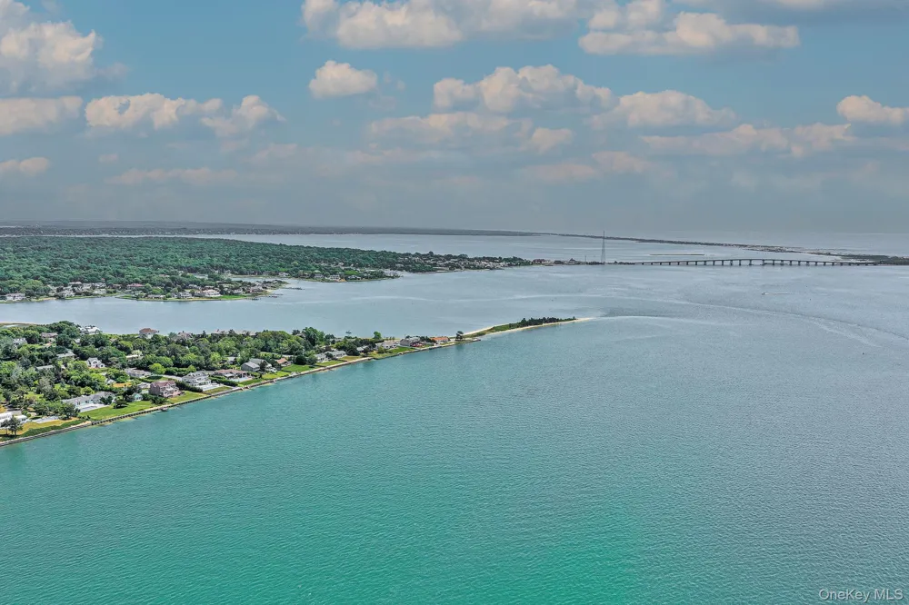6 Last Lane Hampton Bays, NY 11946
