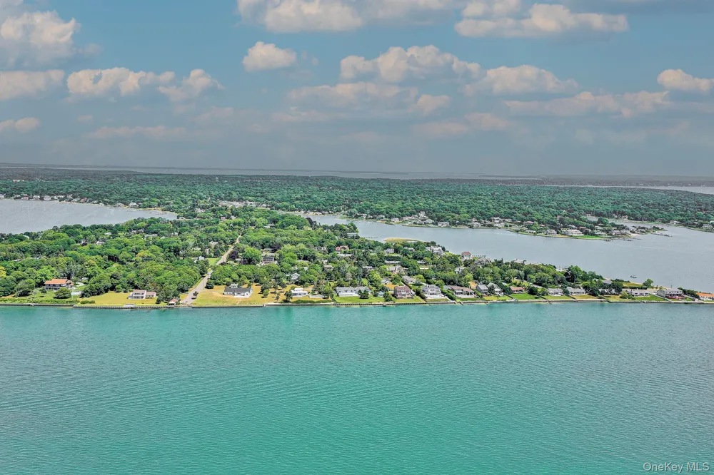 6 Last Lane Hampton Bays, NY 11946
