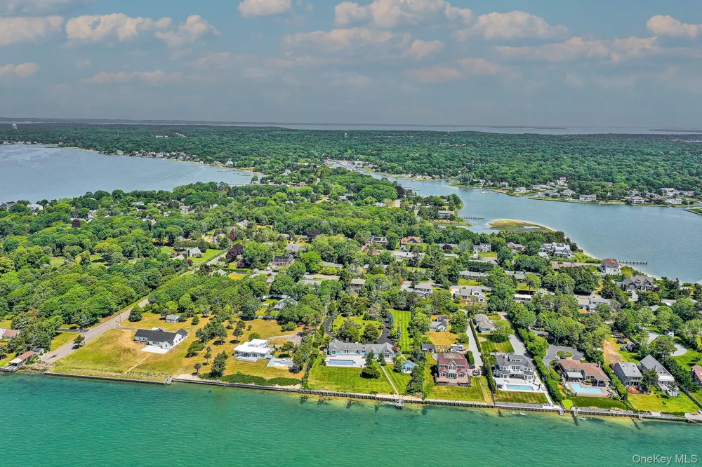 6 Last Lane Hampton Bays, NY 11946