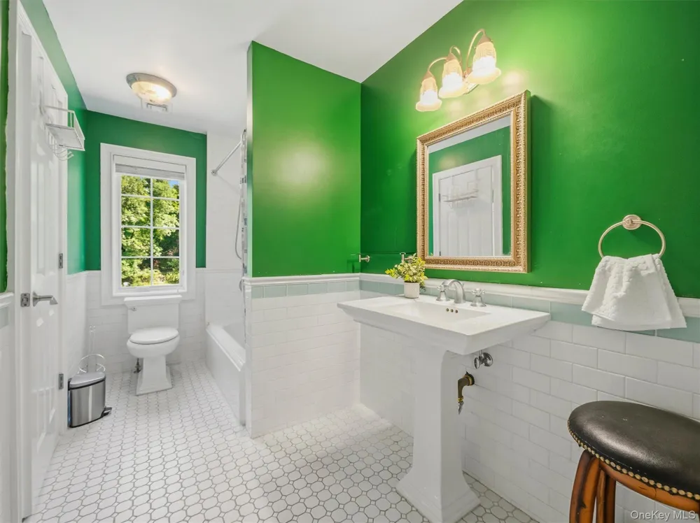 637 S Mountain Road New City, NY 10956