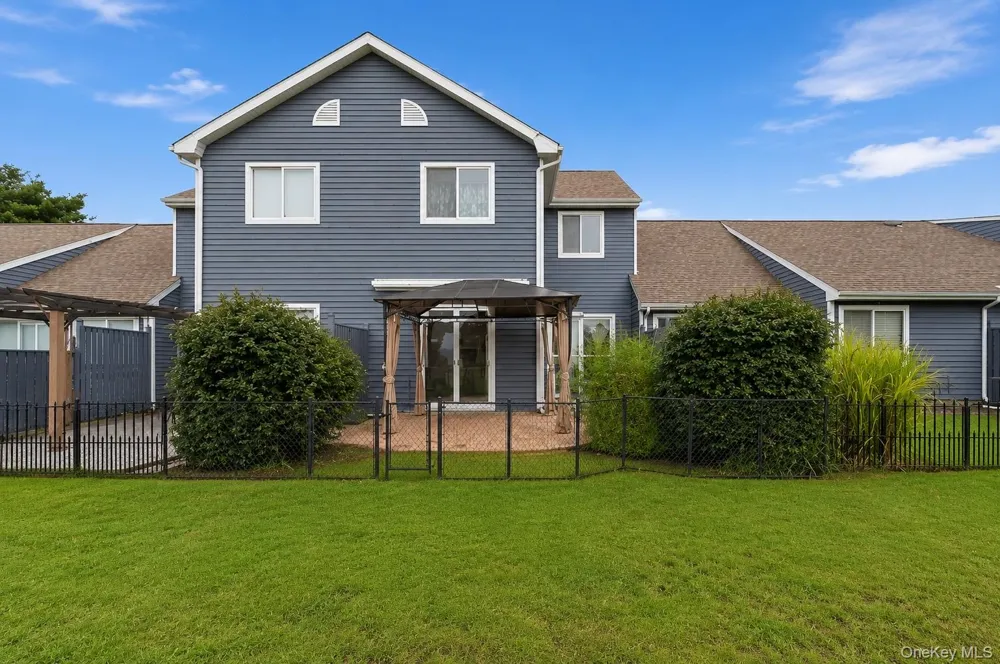 843 Spring Lake Drive Middle Island, NY 11953