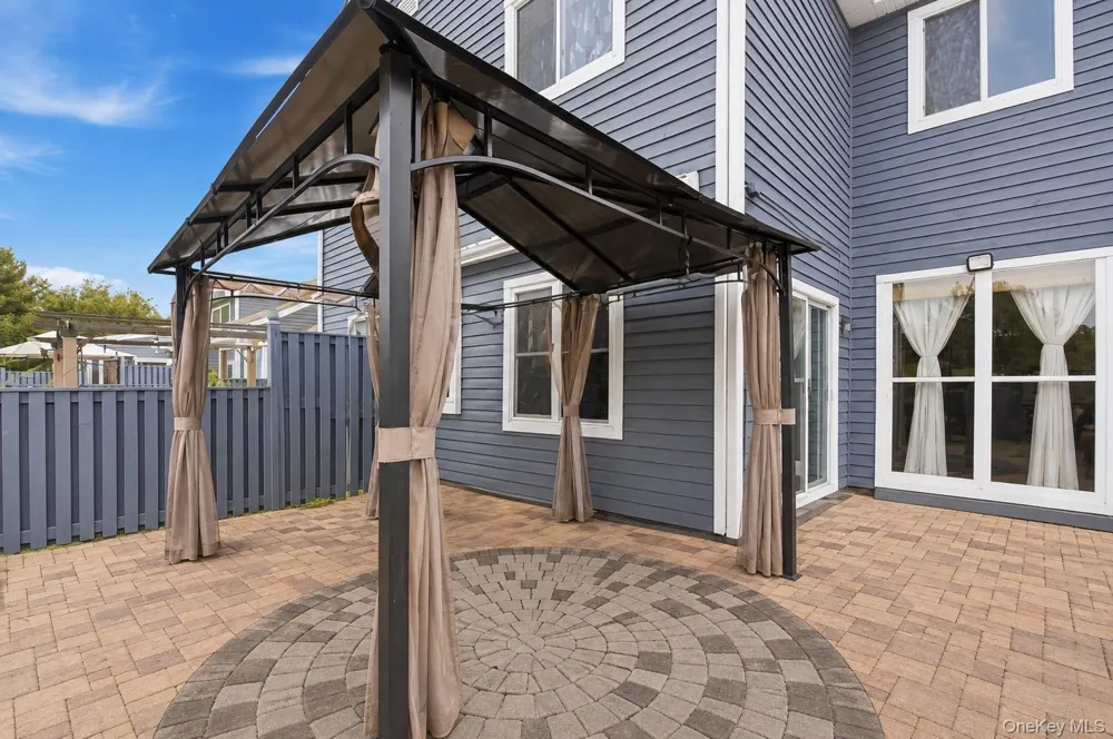 843 Spring Lake Drive Middle Island, NY 11953