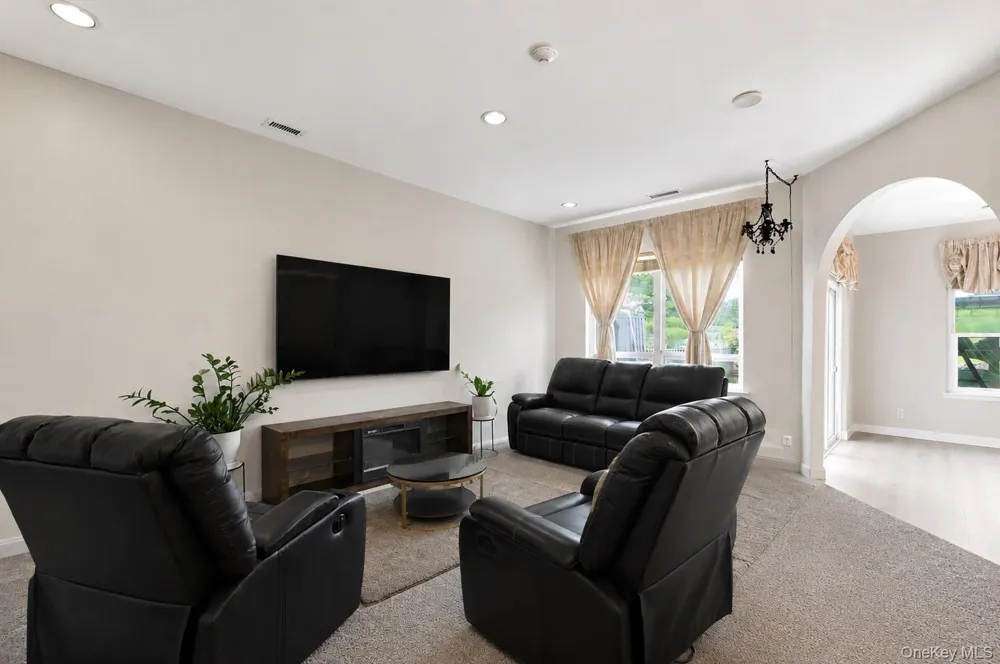 843 Spring Lake Drive Middle Island, NY 11953
