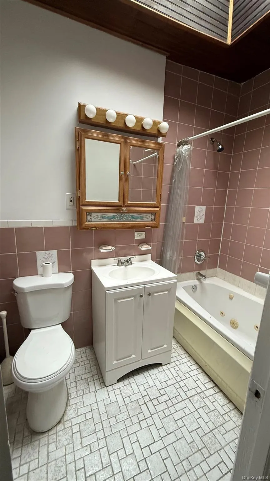 1240 Manor Avenue Bronx, NY 10472