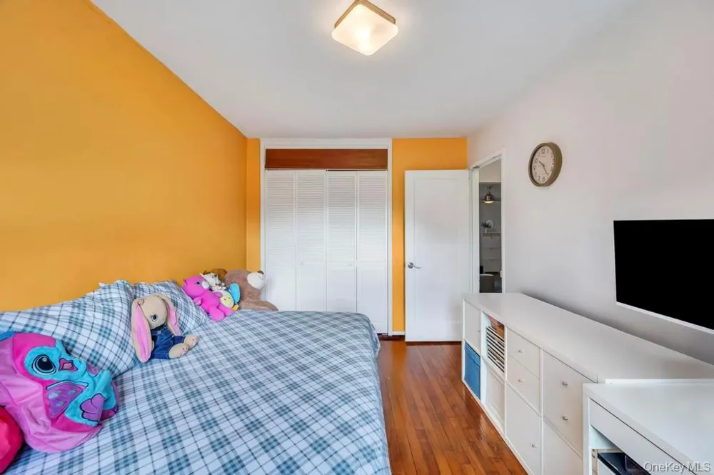 196-72 69th Ave #1 FL Fresh Meadows, NY 11365
