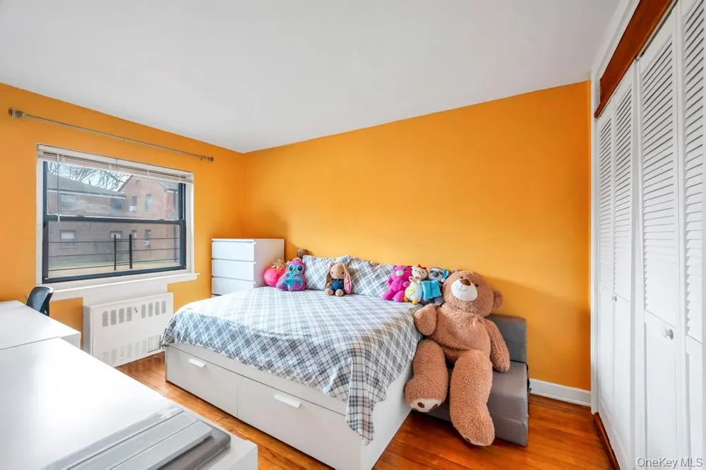 196-72 69th Ave #1 FL Fresh Meadows, NY 11365