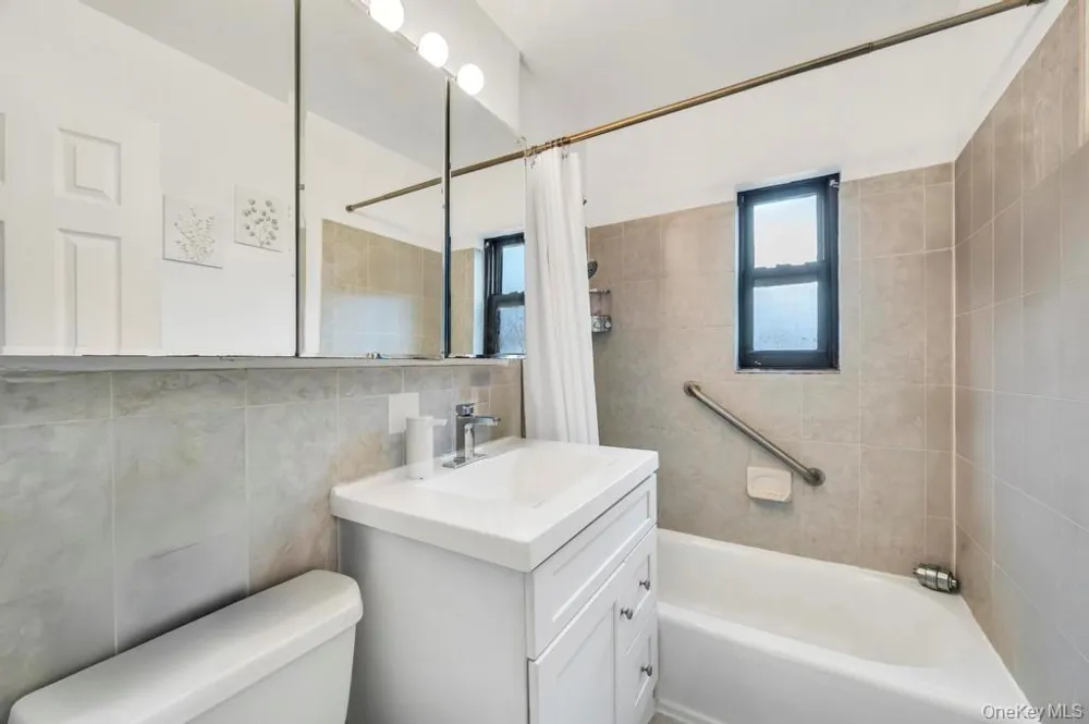 196-72 69th Ave #1 FL Fresh Meadows, NY 11365