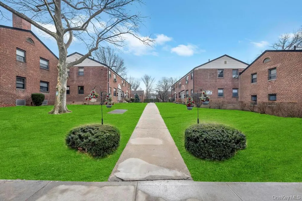 196-72 69th Ave #1 FL Fresh Meadows, NY 11365