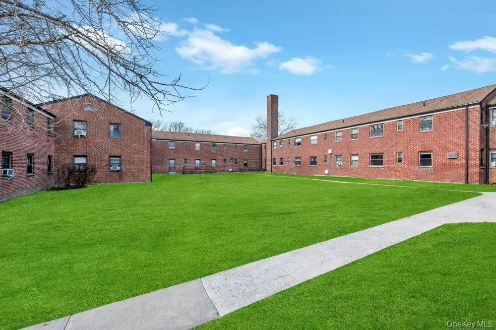 196-72 69th Ave #1 FL Fresh Meadows, NY 11365