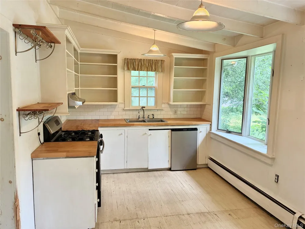 42 State Route 9H Hudson, NY 12534