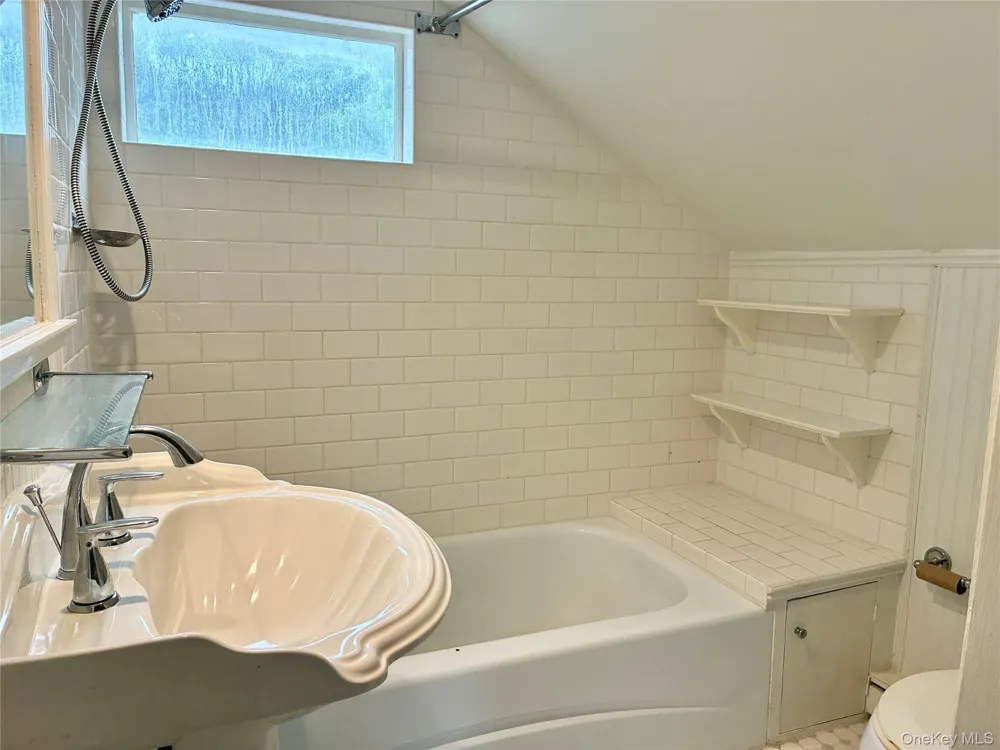 42 State Route 9H Hudson, NY 12534