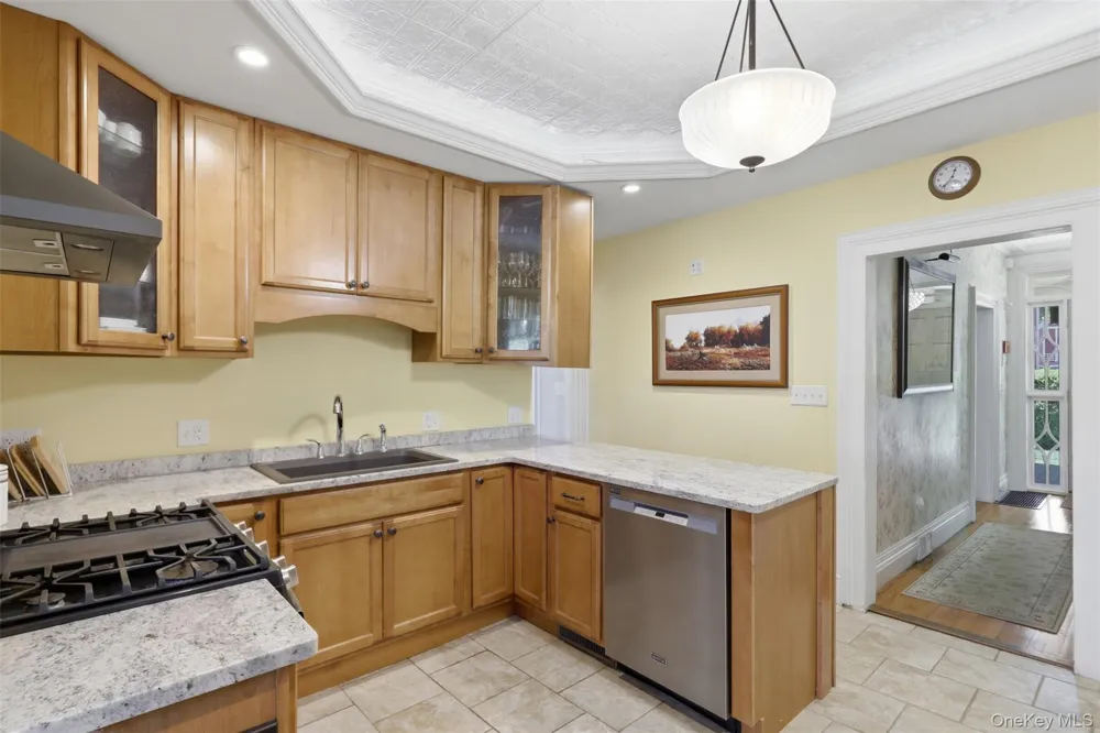 5 and 10 West Street Marlboro, NY 12542