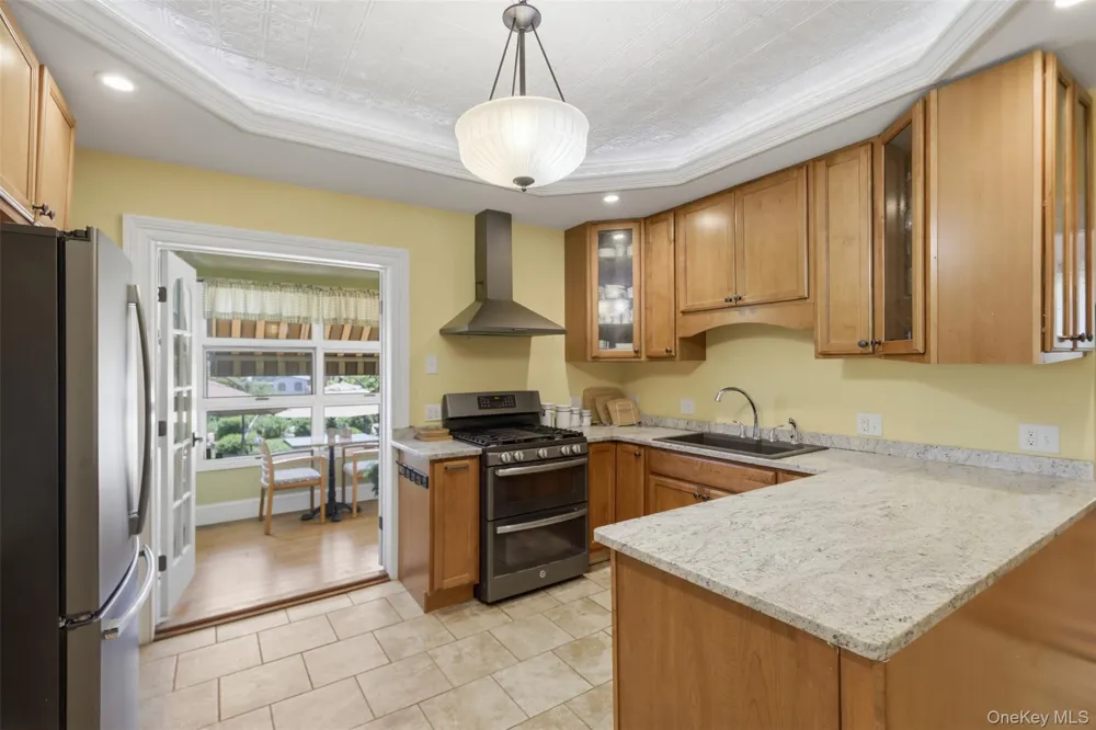 5 and 10 West Street Marlboro, NY 12542