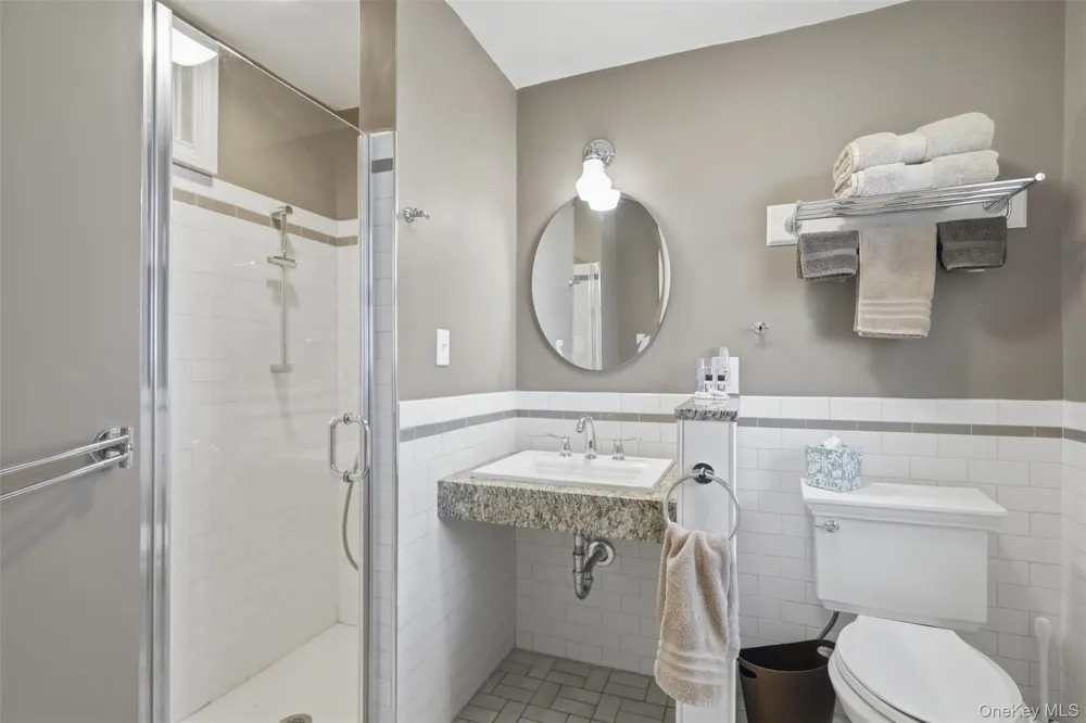 5 and 10 West Street Marlboro, NY 12542