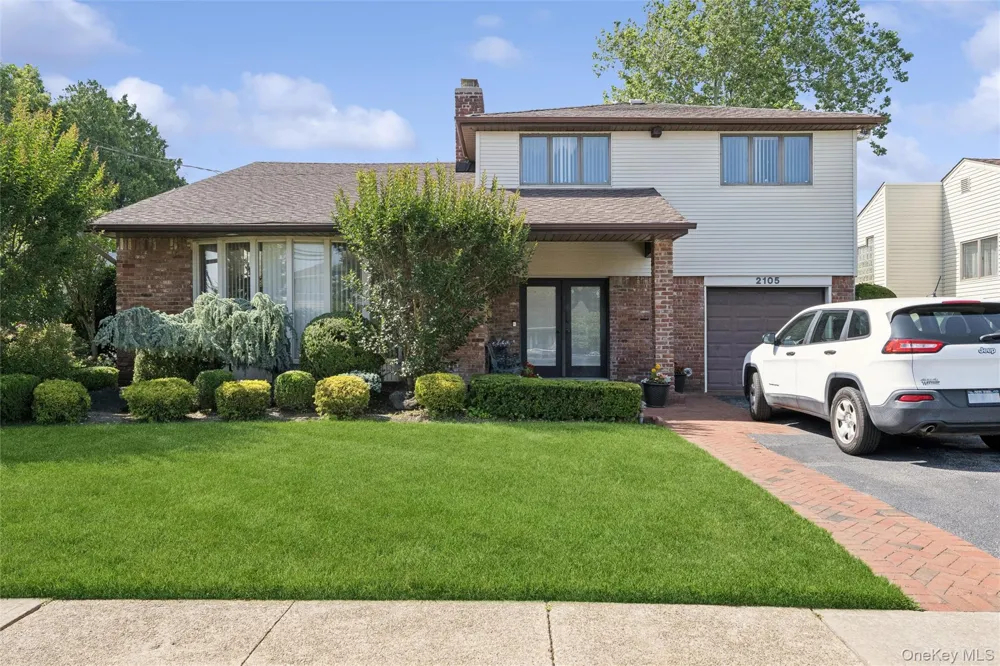2105 Holland Way Merrick, NY 11566