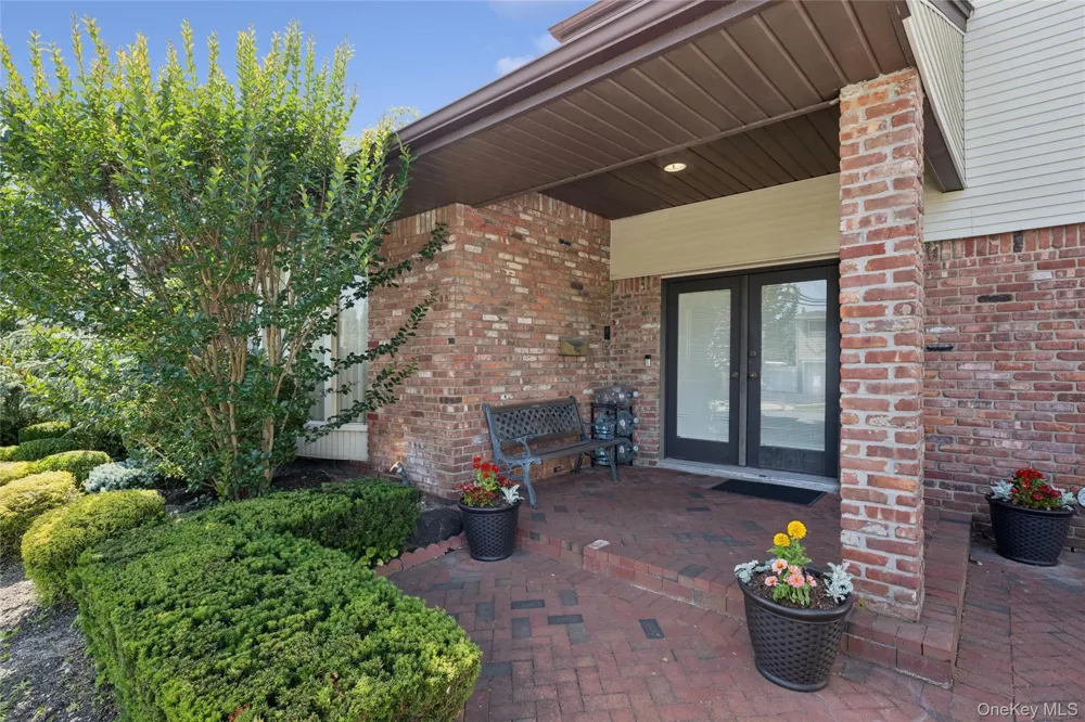 2105 Holland Way Merrick, NY 11566