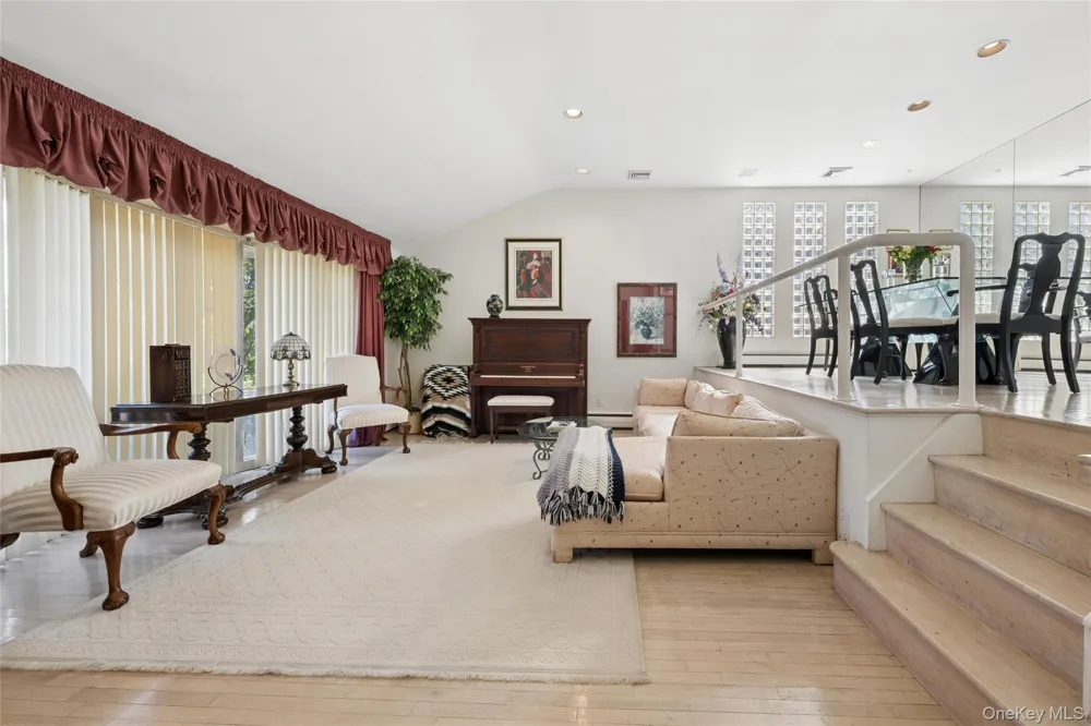2105 Holland Way Merrick, NY 11566
