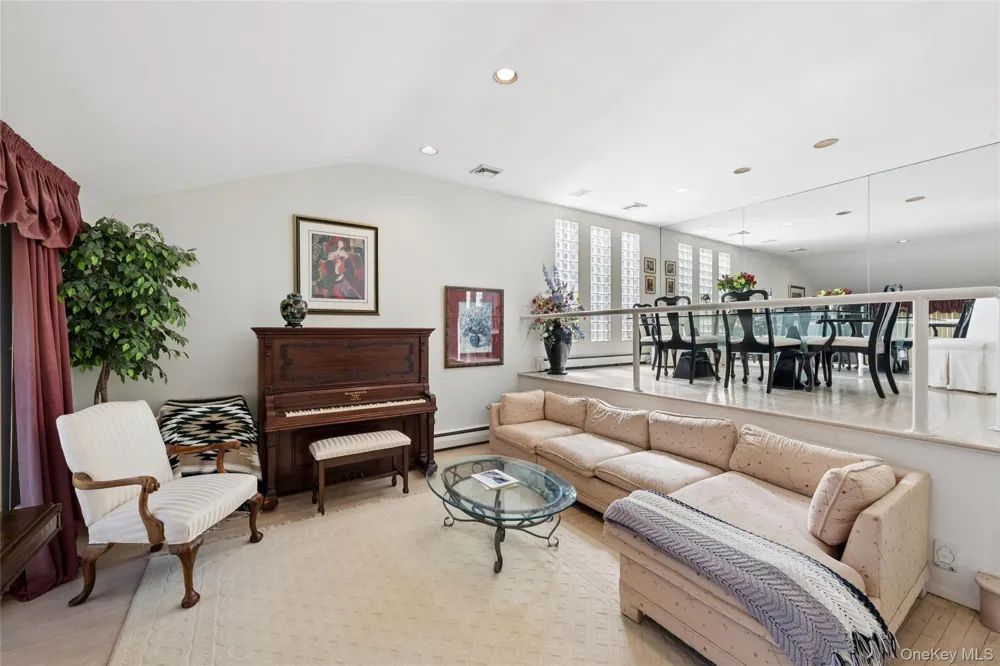 2105 Holland Way Merrick, NY 11566