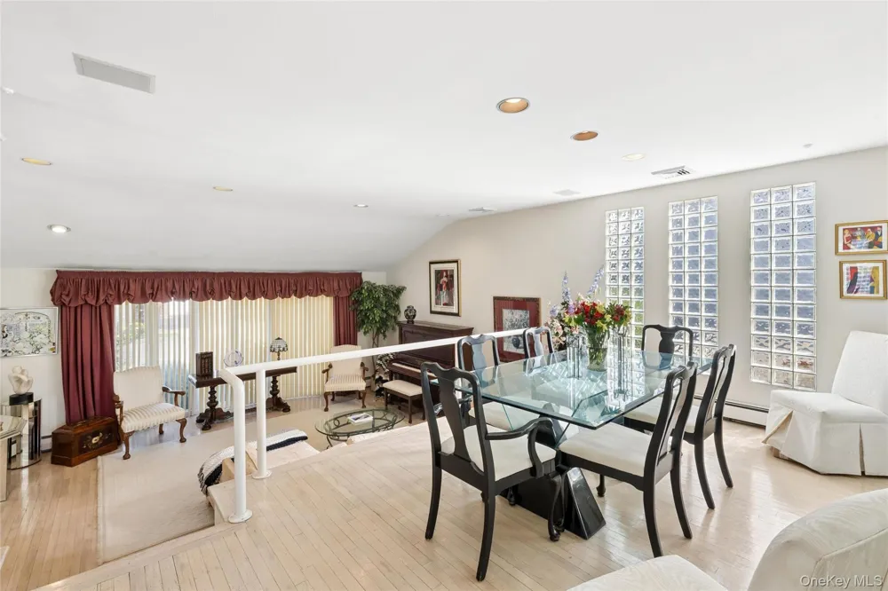 2105 Holland Way Merrick, NY 11566