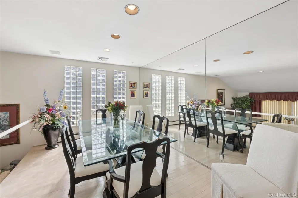 2105 Holland Way Merrick, NY 11566