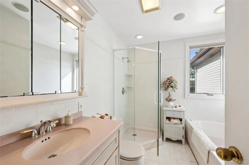 2105 Holland Way Merrick, NY 11566