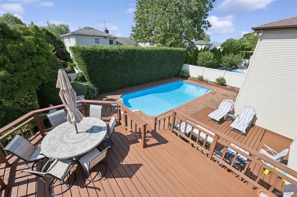2105 Holland Way Merrick, NY 11566