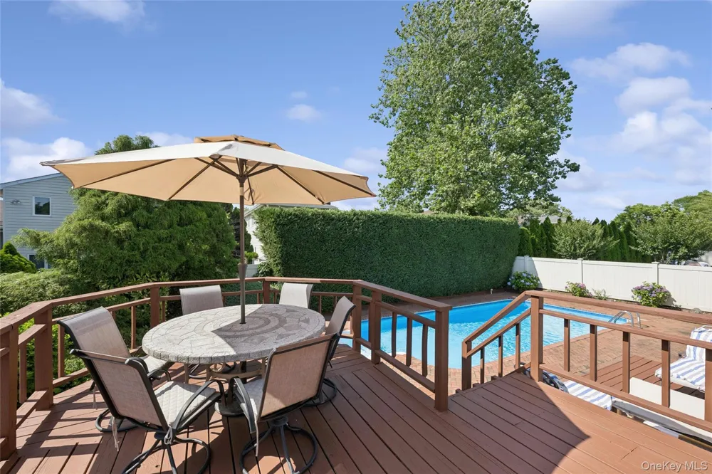 2105 Holland Way Merrick, NY 11566