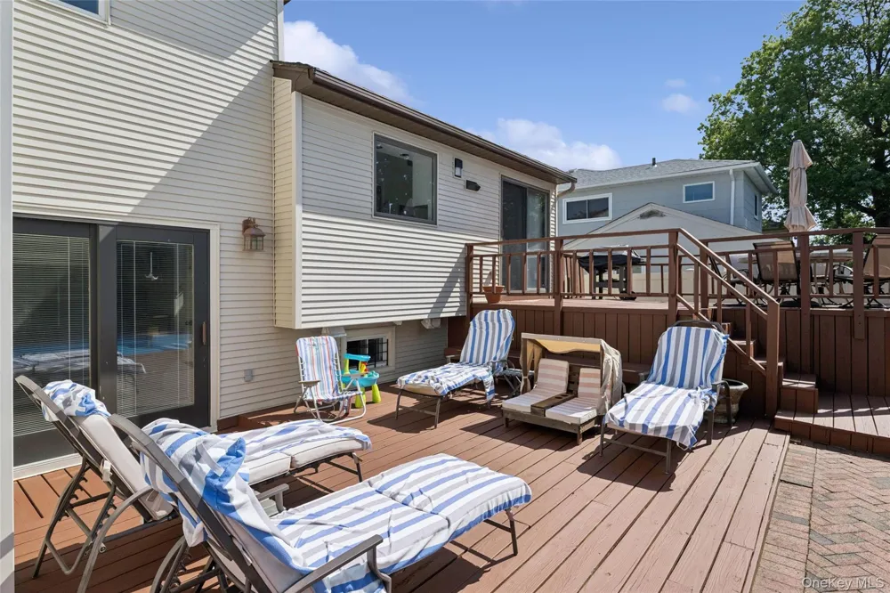 2105 Holland Way Merrick, NY 11566