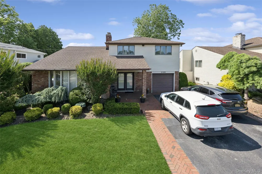 2105 Holland Way Merrick, NY 11566