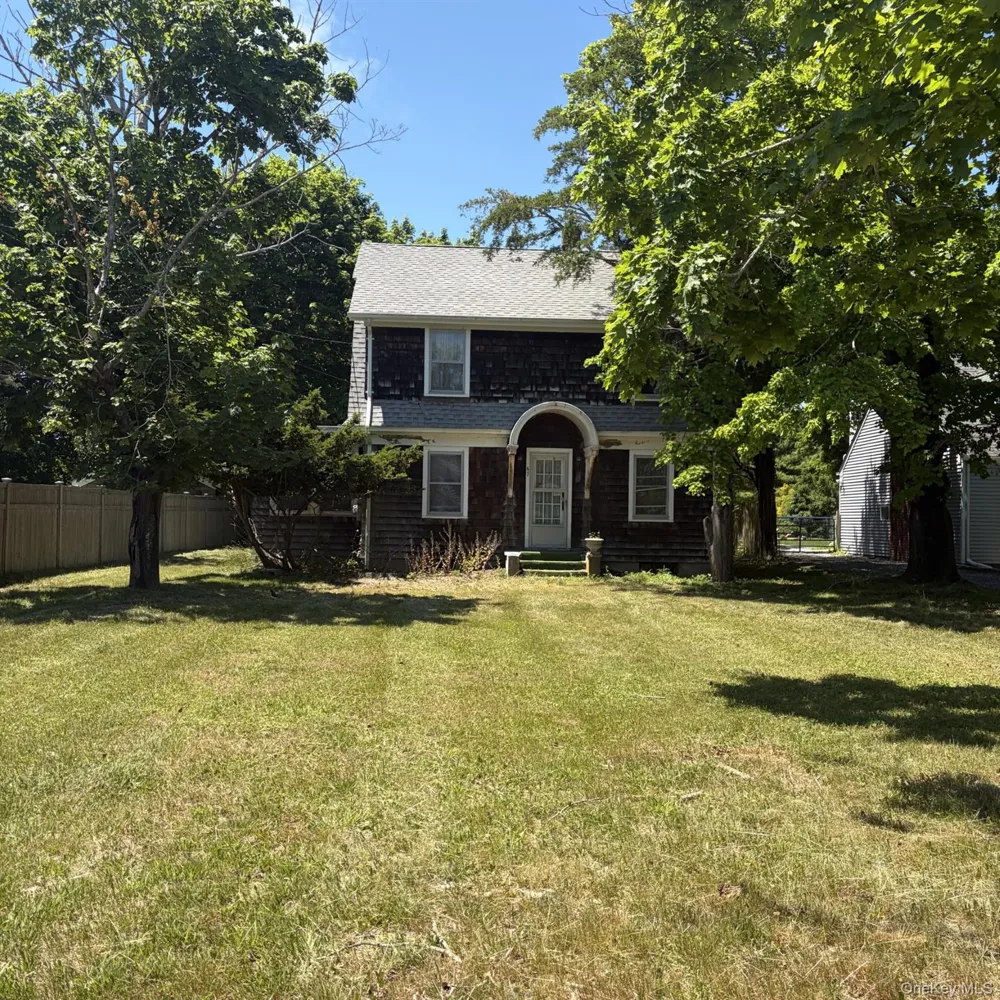 67 Tanners Neck Lane Westhampton, NY 11977