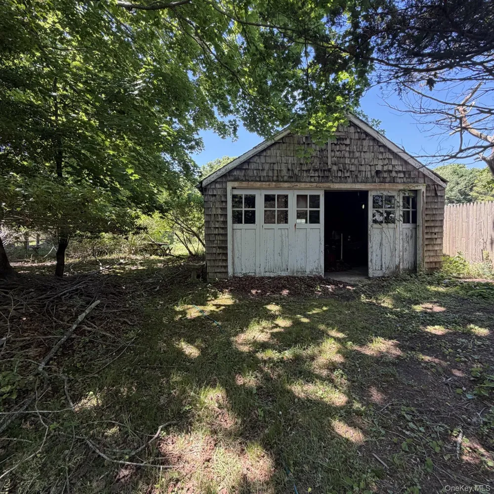 67 Tanners Neck Lane Westhampton, NY 11977