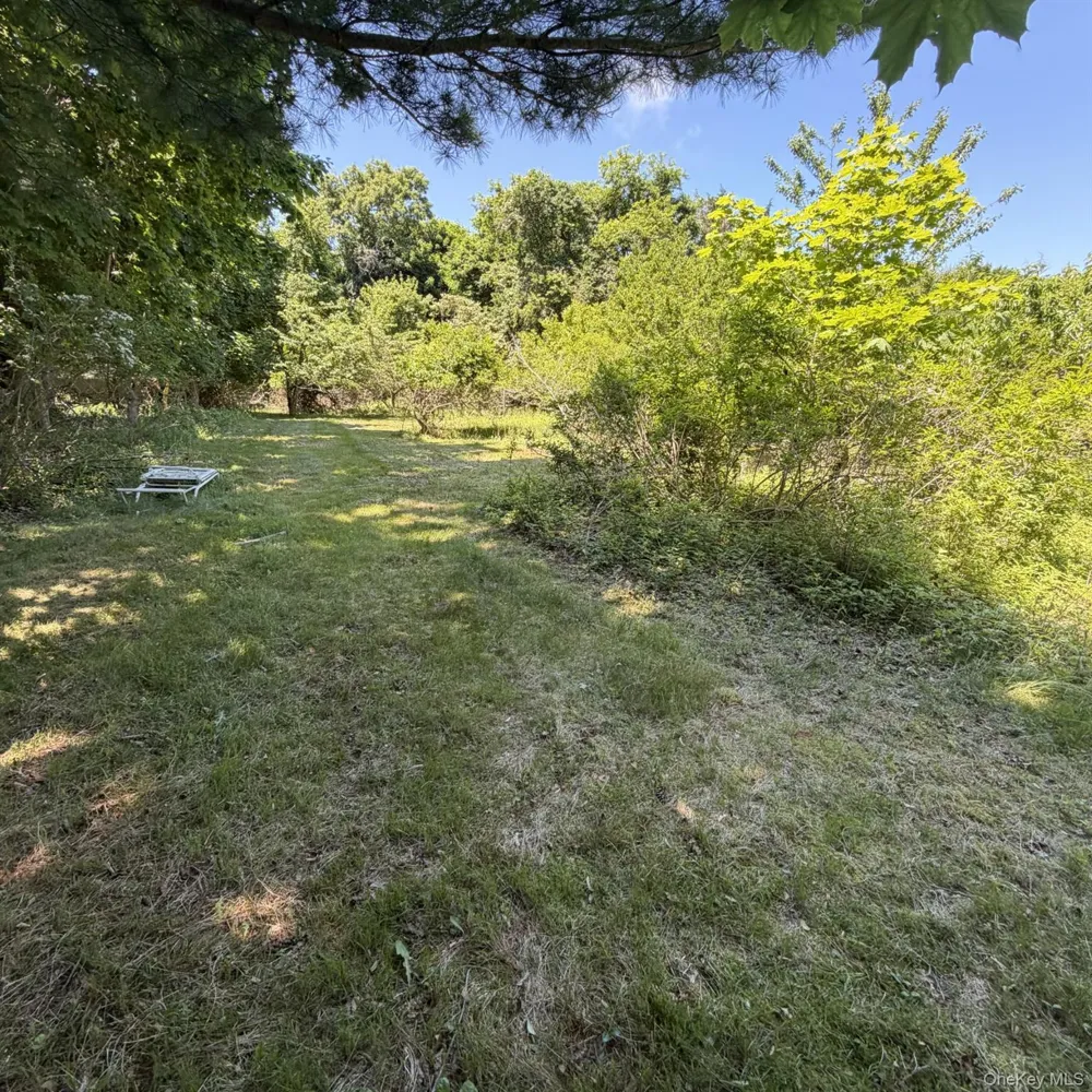 67 Tanners Neck Lane Westhampton, NY 11977