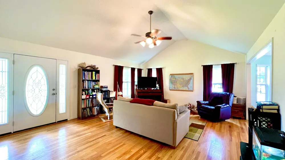 153 Commodore Cir Summertown, TN 38483