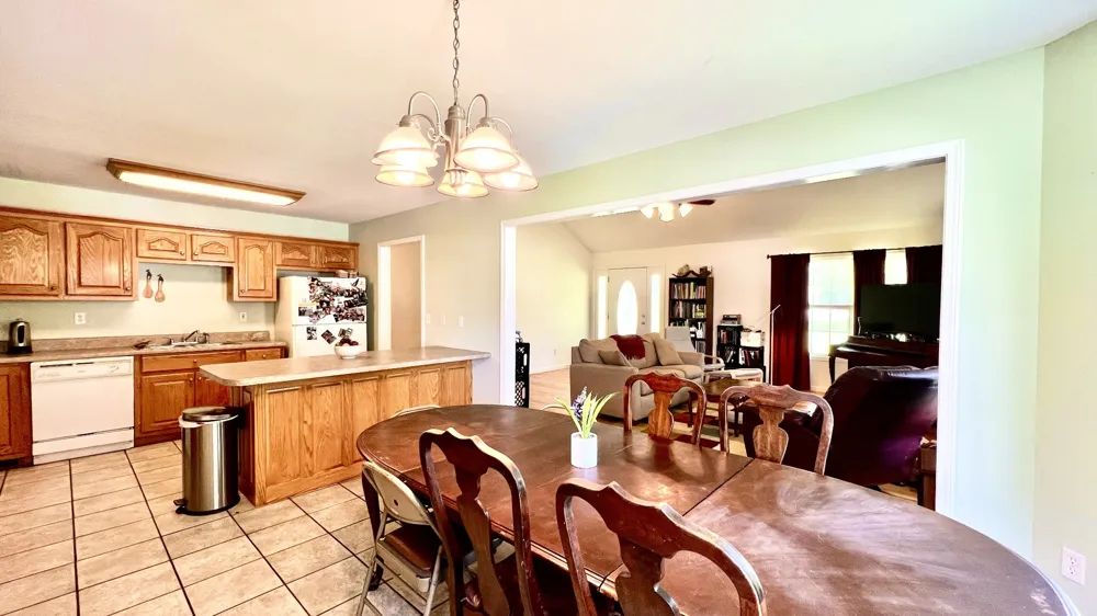 153 Commodore Cir Summertown, TN 38483