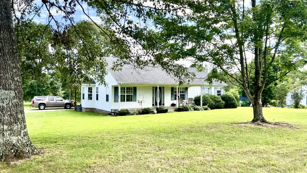 153 Commodore Cir Summertown, TN 38483
