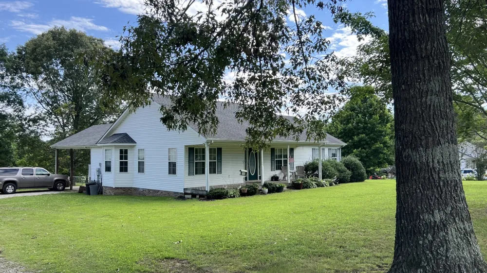 153 Commodore Cir Summertown, TN 38483