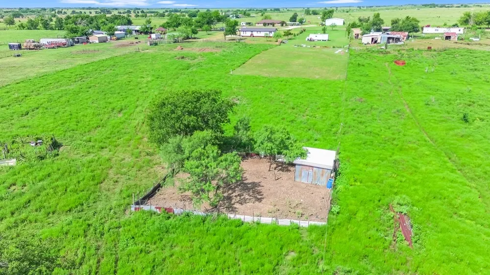 220 Lcr 396 Groesbeck, TX 76642