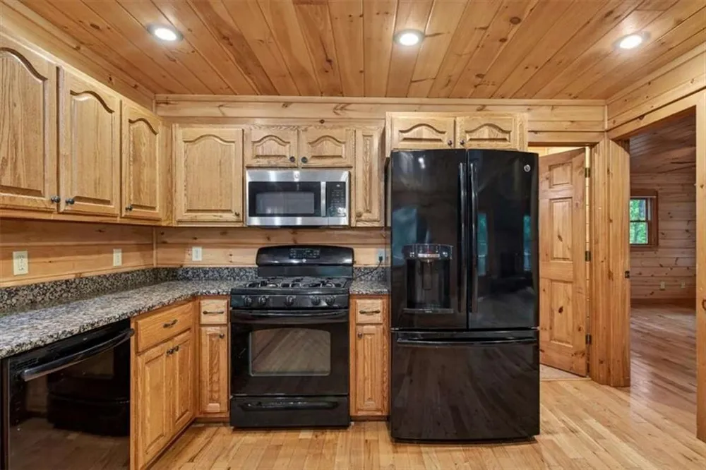 648 Stuart Mountain Road Mineral Bluff, GA 30559