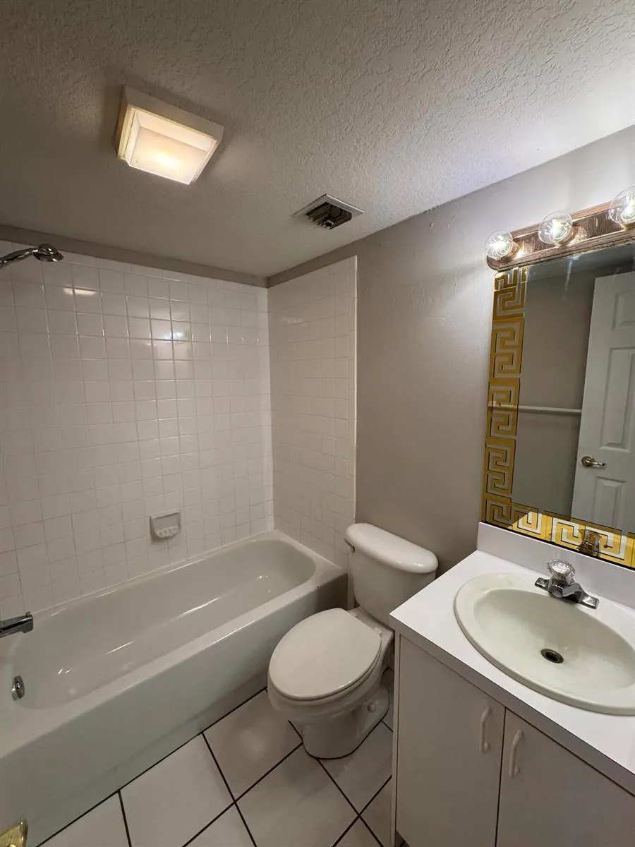 1536 Lawnwood Circle #3 Fort Pierce, FL 34950