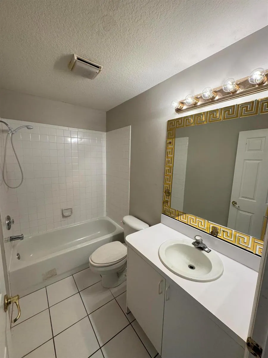 1536 Lawnwood Circle #3 Fort Pierce, FL 34950