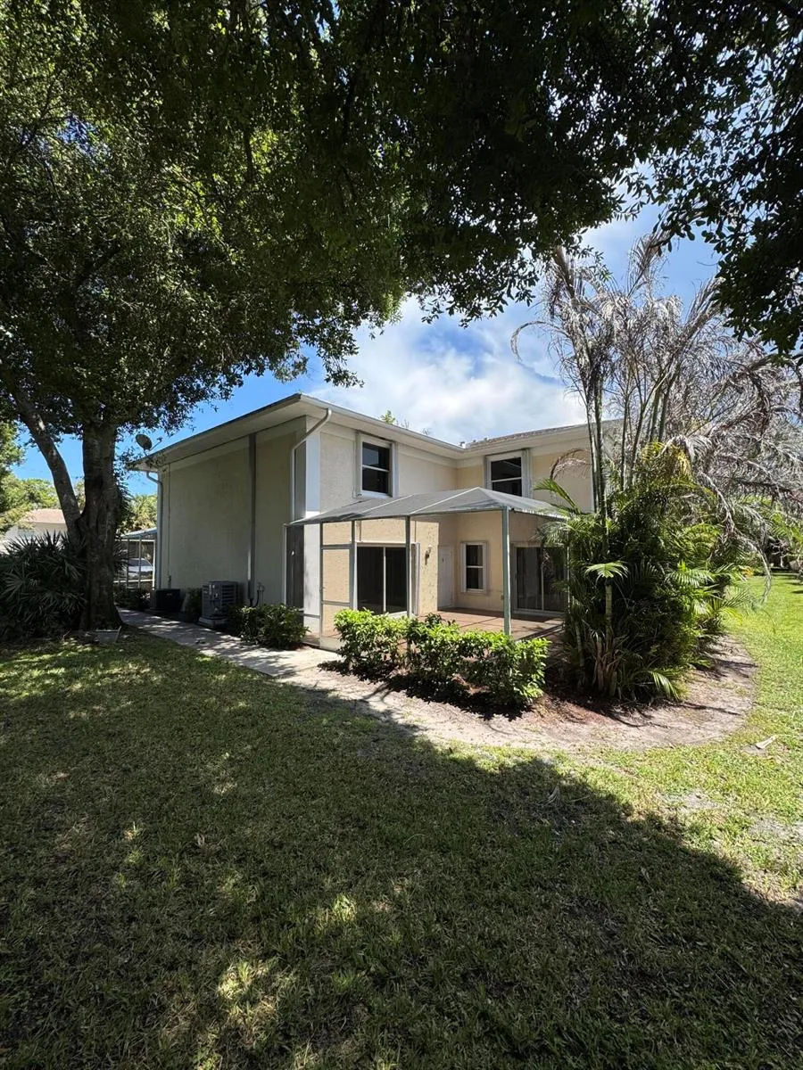 1536 Lawnwood Circle #3 Fort Pierce, FL 34950