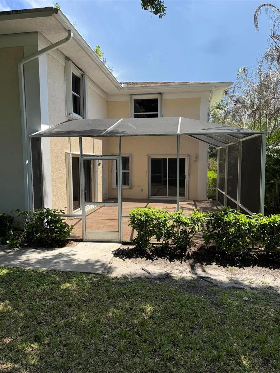 1536 Lawnwood Circle #3 Fort Pierce, FL 34950