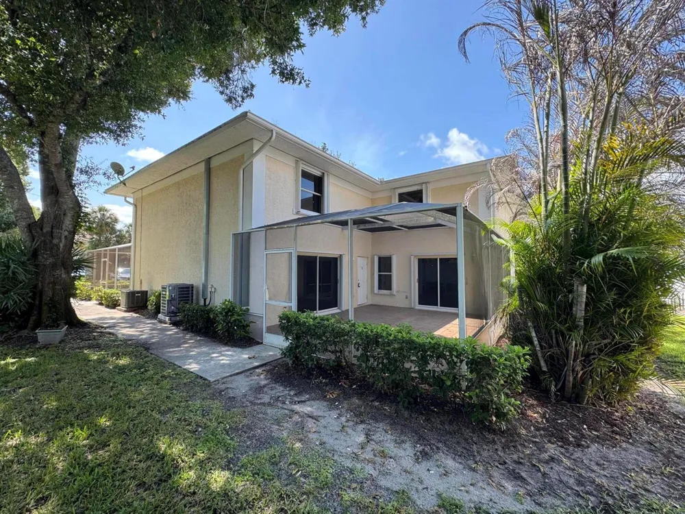 1536 Lawnwood Circle #3 Fort Pierce, FL 34950