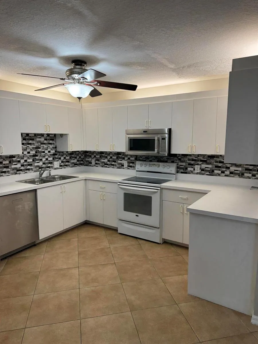 1536 Lawnwood Circle #3 Fort Pierce, FL 34950