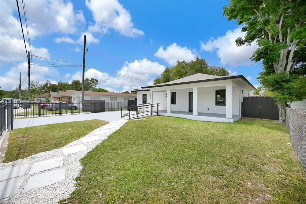 6039 SW 63rd Ter South Miami, FL 33143