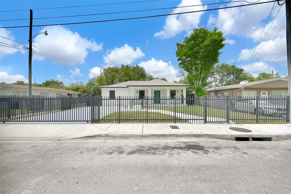 6039 SW 63rd Ter South Miami, FL 33143