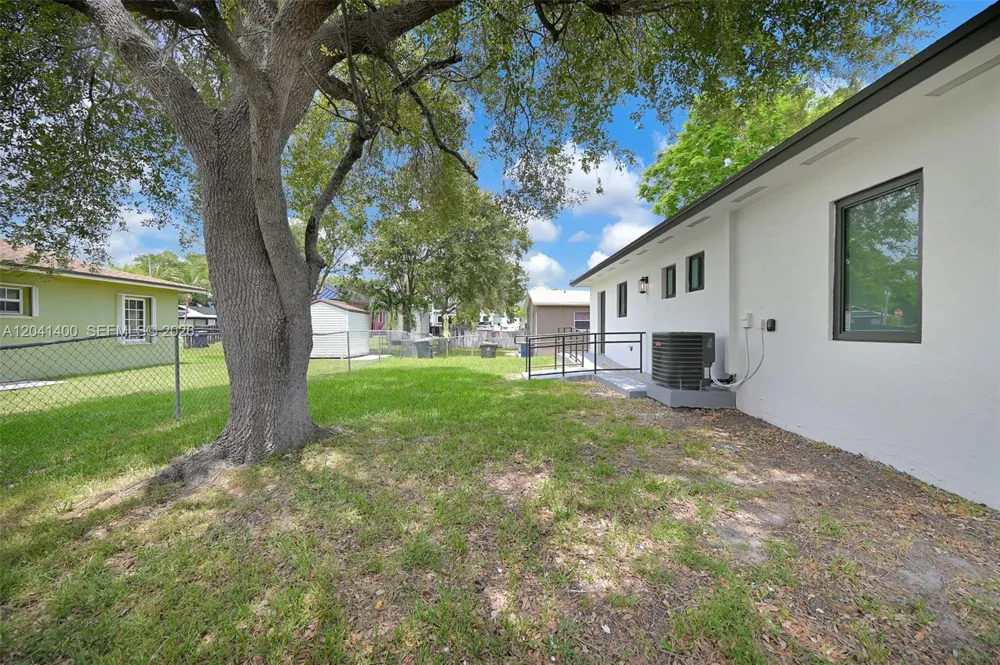 6039 SW 63rd Ter South Miami, FL 33143