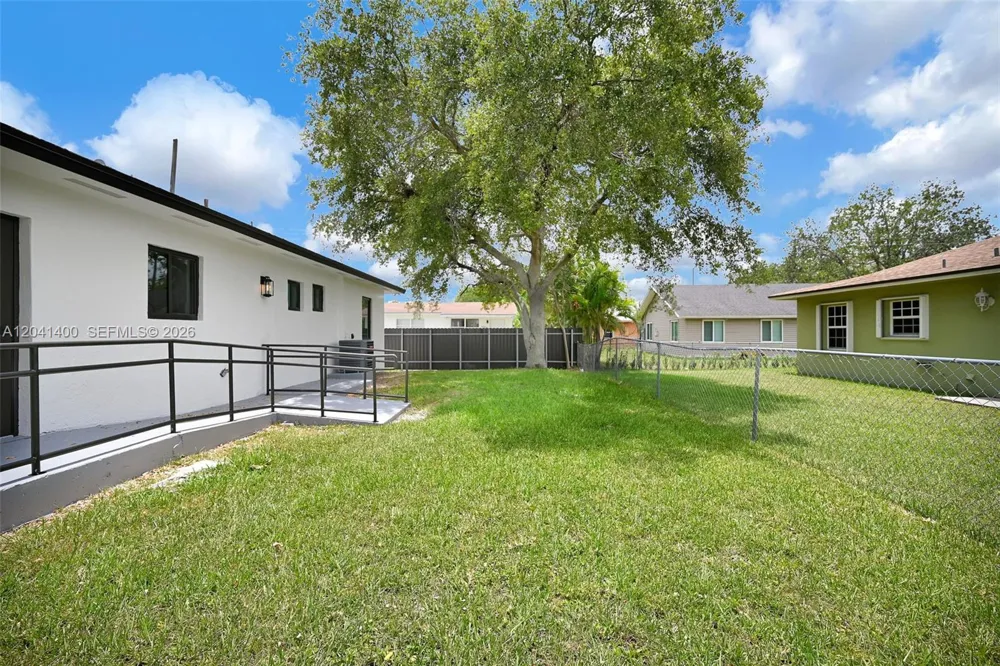 6039 SW 63rd Ter South Miami, FL 33143