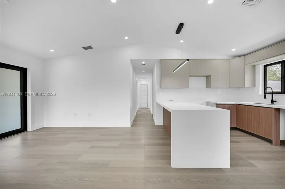 6039 SW 63rd Ter South Miami, FL 33143