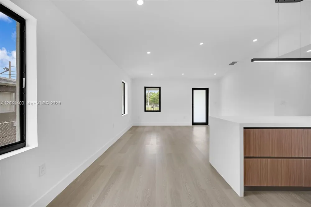 6039 SW 63rd Ter South Miami, FL 33143
